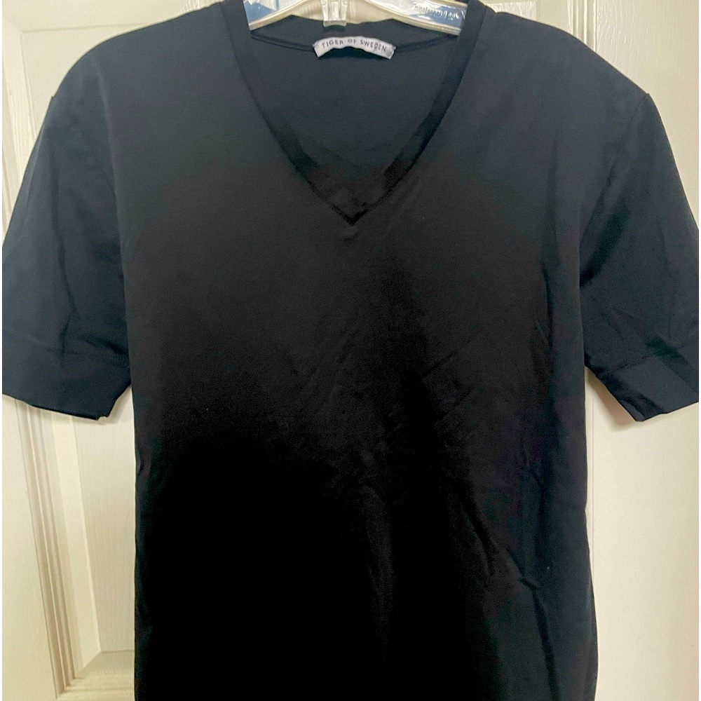 Tiger of Sweden T-Shirt Size Small V-Neck